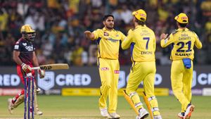 RCB vs CSK: ಮ್ಯಾಕ್ಸ್‌ವೆಲ್, ಫಾಫ್ ಹೋರಾಟ ವ್ಯರ್ಥ: ರೋಚಕ ಪಂದ್ಯದಲ್ಲಿ ಆರ್‌ಸಿಬಿಗೆ ಸೋಲು