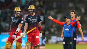 RCB vs DC: ಗೆಲ್ಲಲೇಬೇಕಾದ ಪಂದ್ಯದಲ್ಲಿ ಆರ್‌ಸಿಬಿ vs ಡೆಲ್ಲಿ ಕ್ಯಾಪಿಟಲ್ಸ್ ಸೆಣಸಾಟ; ಪಂದ್ಯದ ವಿವರ, ಆಡುವ 11ರ ಬಳಗ
