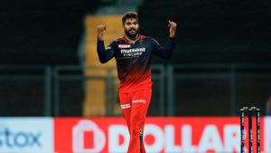 Wanindu Hasaranga Joins RCB: ಡೆಲ್ಲಿ ಕ್ಯಾಪಿಟಲ್ಸ್‌ ತಂಡಕ್ಕೆ ಕಠಿಣ ಸಂದೇಶ ನೀಡಿದ RCB ಸ್ಪಿನ್ನರ್ ವನಿಂದು ಹಸರಂಗ