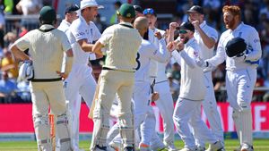 Ashes 2023: ಇಂಗ್ಲೆಂಡ್ vs ಆಸ್ಟ್ರೇಲಿಯಾ 4ನೇ ಟೆಸ್ಟ್; ಮೊದಲ ದಿನದ ಗೌರವ ಹಂಚಿಕೊಂಡ ಉಭಯ ತಂಡಗಳು