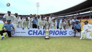 Duleep Trophy 2023 Final: ಪಶ್ಚಿಮ ವಲಯ ವಿರುದ್ಧ ಗೆದ್ದು ದುಲೀಪ್ ಟ್ರೋಫಿ ಎತ್ತಿದ ದಕ್ಷಿಣ ವಲಯ