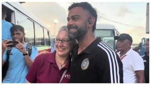 'ವಿರಾಟ್ ಕೂಡ ನನ್ನ ಮಗ': ಕೊಹ್ಲಿಯನ್ನು ಅಪ್ಪಿ ಆನಂದ ಭಾಷ್ಪ ಹರಿಸಿದ ವಿಂಡೀಸ್ ಕ್ರಿಕೆಟಿಗನ ತಾಯಿ: ವಿಡಿಯೋ