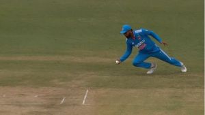 Virat Kohli: ಬ್ಯಾಟಿಂಗ್ ಮಾಡದಿದ್ದರೂ ನ್ಯೂಜಿಲೆಂಡ್ ಮಾಜಿ ದಿಗ್ಗಜನ ದಾಖಲೆ ಸರಿಗಟ್ಟಿದ ವಿರಾಟ್ ಕೊಹ್ಲಿ
