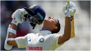 ಪ್ರಪ್ರಥಮ ಟೆಸ್ಟ್ ಪಂದ್ಯದಲ್ಲಿಯೇ 150ಕ್ಕೂ ಅಧಿಕ ರನ್‌ಗಳಿಸಿದ ಮೂವರು ಭಾರತೀಯರ ಬ್ಯಾಟರ್‌ಗಳು!