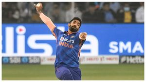 ಬೂಮ್ ಬೂಮ್ ಬೂಮ್ರಾ...: ಮೊದಲ ಓವರ್‌ನಲ್ಲೇ 2 ವಿಕೆಟ್ ಕಿತ್ತು ಭರ್ಜರಿ ಕಮ್‌ಬ್ಯಾಕ್!!