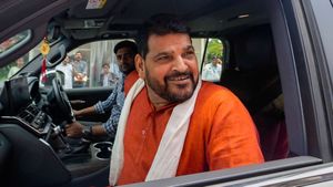 ಲೈಂಗಿಕ ಉದ್ದೇಶವಿಲ್ಲದೆ ಮಹಿಳೆಯನ್ನು ತಬ್ಬಿಕೊಳ್ಳುವುದು ಅಪರಾಧವಲ್ಲ; ಕೋರ್ಟ್‌ಗೆ ಕುಸ್ತಿ ಫೆಡರೇಶನ್ ಮುಖ್ಯಸ್ಥನ ಹೇಳಿಕೆ