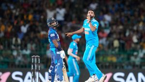 Asia Cup 2023 Final: ಮೊಹಮ್ಮದ್ ಸಿರಾಜ್ ಮಾರಕ ದಾಳಿ; ಭಾರತ ವಿರುದ್ಧ ಕೆಟ್ಟ ದಾಖಲೆ ನಿರ್ಮಿಸಿದ ಶ್ರೀಲಂಕಾ!
