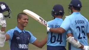 Asian Games Cricket: ಯಶಸ್ವಿ ಜೈಸ್ವಾಲ್ ಭರ್ಜರಿ ಶತಕ: ನೇಪಾಳ ತಂಡಕ್ಕೆ ಬೃಹತ್ ಗುರಿ ನೀಡಿದ ಭಾರತ
