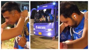 India vs England: ಲಕ್ನೋಗೆ ಬಂದಿಳಿದ ಭಾರತ ತಂಡಕ್ಕೆ ಮುತ್ತಿನಮಾಲೆಯ ಸ್ವಾಗತ!