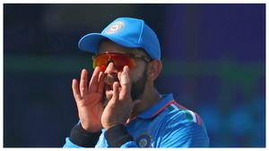 Ind vs Afg: ತವರಿನ ಪ್ರೇಕ್ಷಕರ ಜೊತೆಗೆ ಸ್ಟೆಪ್ ಹಾಕಿದ ವಿರಾಟ್ ಕೊಹ್ಲಿ: ವಿಡಿಯೋ