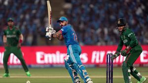 Virat Kohli: ಅಂತಾರಾಷ್ಟ್ರೀಯ ಕ್ರಿಕೆಟ್‌ನಲ್ಲಿ ಸಚಿನ್ ತೆಂಡೂಲ್ಕರ್ ದಾಖಲೆ ಹಿಂದಿಕ್ಕಿದ ವಿರಾಟ್ ಕೊಹ್ಲಿ