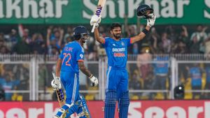 IND vs AUS: ಆಸ್ಟ್ರೇಲಿಯಾ ವಿರುದ್ಧ ಸ್ಫೋಟಕ ಶತಕ ಸಿಡಿಸಿ ಅಪರೂಪದ ದಾಖಲೆ ನಿರ್ಮಿಸಿದ ರುತುರಾಜ್ ಗಾಯಕ್ವಾಡ್!
