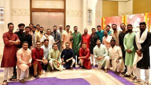 ಡಚ್ಚರ ವಿರುದ್ಧದ ಪಂದ್ಯಕ್ಕೂ ಮುನ್ನ ಬೆಂಗಳೂರಿನಲ್ಲಿ ಟೀಮ್ ಇಂಡಿಯಾ ದೀಪಾವಳಿ ಆಚರಣೆ!; ಕಲರ್‌ಫುಲ್ ಆದ ಆಟಗಾರರು