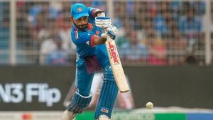 Virat Kohli Century: ಕ್ರಿಕೆಟ್ ಕಾಶಿಯಲ್ಲಿ ದೇವರ ದಾಖಲೆ ಸರಿಗಟ್ಟಿ ಇತಿಹಾಸ ಸೃಷ್ಟಿಸಿದ ವಿರಾಟ್ ಕೊಹ್ಲಿ!