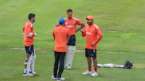 IND vs SA: ಮೊದಲ ಟೆಸ್ಟ್ ಪಂದ್ಯಕ್ಕೆ ಭಾರತದ ಆಡುವ 11ರ ಬಳಗ ಸೂಚಿಸಿದ ಗೌತಮ್ ಗಂಭೀರ್; 2 ಅಚ್ಚರಿ ಆಯ್ಕೆ