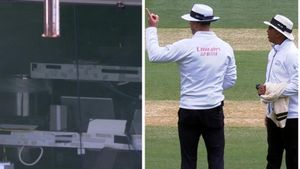 AUS vs PAK Test: ಲಿಫ್ಟ್‌ನಲ್ಲಿ ಸಿಲುಕಿಕೊಂಡ ಅಂಪೈರ್‌, ಪಂದ್ಯ ತಡವಾಗಿ ಆರಂಭ