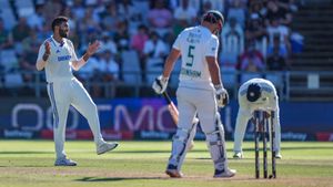 IND vs SA 2nd Test: ಜಸ್ಪ್ರೀತ್ ಬುಮ್ರಾ ಆರ್ಭಟಕ್ಕೆ ಹರಿಣಗಳು ಧೂಳಿಪಟ; ಭಾರತಕ್ಕೆ ಗೆಲ್ಲಲು 79 ರನ್‌ಗಳ ಗುರಿ