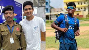 IPL 2024: ವಿಮಾನ ನಿಲ್ದಾಣದ ಸೆಕ್ಯುರಿಟಿ ಗಾರ್ಡ್, GT ಸಹ ಆಟಗಾರನ ತಂದೆ ಭೇಟಿಯಾದ ಶುಭ್ಮನ್ ಗಿಲ್; ಯಾರವರು?