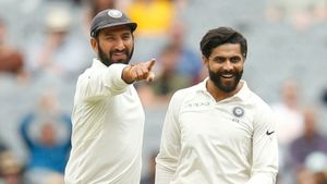IND vs ENG: ರಾಜ್‌ಕೋಟ್‌ನಲ್ಲಿ ರವೀಂದ್ರ ಜಡೇಜಾ, ಚೇತೇಶ್ವರ ಪೂಜಾರಗೆ ಸನ್ಮಾನ