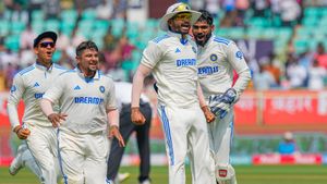 IND vs ENG: ಭಾರತಕ್ಕೆ ಬಿಗ್ ಶಾಕ್, ಟೆಸ್ಟ್‌ ಸರಣಿಯಿಂದ ಸ್ಟಾರ್ ಬ್ಯಾಟರ್ ಔಟ್; ಸರ್ಫರಾಜ್‌ಗೆ ಚಾನ್ಸ್?