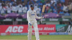 Shubman Gill: ಇಂಗ್ಲೆಂಡ್ ವಿರುದ್ಧ ಭಾರತಕ್ಕೆ 'ಶುಭ' ಸುದ್ದಿ; 3ನೇ ಟೆಸ್ಟ್ ಶತಕ ಸಿಡಿಸಿ ಫಾರ್ಮ್‌ಗೆ ಮರಳಿದ 'ಗಿಲ್'