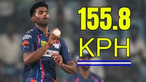 Mayank Yadav: ಟೀಮ್ ಇಂಡಿಯಾಕ್ಕೆ ಸಿಕ್ಕ ಎದುರಾಳಿಗೆ ನಡುಕ ಹುಟ್ಟಿಸುವ ಬೌಲರ್‌; ಪದಾರ್ಪಣೆ ಪಂದ್ಯದಲ್ಲಿ ವೇಗದ ಎಸೆತ