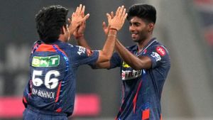 Mayank Yadav: ಪದಾರ್ಪಣೆ ಪಂದ್ಯದಲ್ಲಿ ಐಪಿಎಲ್‌ ಇತಿಹಾಸದ ಪುಟ ಸೇರಿದ ಮಯಾಂಕ್‌ ಯಾದವ್‌; ಇವರ ಫೆವರೀಟ್‌ ಬೌಲರ್‌ ಯಾರು ಗೊತ್ತಾ?