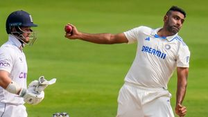 R Ashwin: ಟೆಸ್ಟ್‌ ರ‍್ಯಾಂಕಿಂಗ್‌ನಲ್ಲಿ ಅಶ್ವಿನ್‌ಗೆ ಅಗ್ರ ಸ್ಥಾನ: ಯಶಸ್ವಿ ಜೈಸ್ವಾಲ್, ರೋಹಿತ್ ಶ್ರೇಯಾಂಕ ಏರಿಕೆ