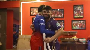 IPL 2024: ಕೆಕೆಆರ್ ವಿರುದ್ಧ ಸೋತರೂ ಫ್ಯಾನ್ಸ್ ಮನ ಗೆದ್ದ ವಿರಾಟ್ ಕೊಹ್ಲಿ; ಥ್ಯಾಂಕ್ಸ್ ಎಂದ ರಿಂಕು ಸಿಂಗ್‌!