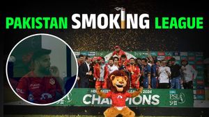 ಪಾಕಿಸ್ತಾನ್ ಸ್ಮೋಕಿಂಗ್ ಲೀಗ್; PSL ಫೈನಲ್‌ನಲ್ಲಿ ಬೀಡಿ ಸೇದಿದ ಇಮಾದ್ ವಾಸಿಮ್; ವಿಡಿಯೋ ವೈರಲ್