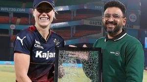 WPL: ಎಲ್ಲಿಸ್ ಪೆರ್ರಿಗೆ ಸಿಕ್ಕ ವಿಶೇಷ ಉಡುಗೊರೆ: ಇದನ್ನು ಕಂಡು ನಕ್ಕ ಆಲ್‌ರೌಂಡರ್‌