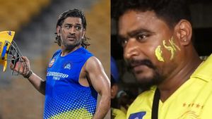 ಎಂಎಸ್ ಧೋನಿಗಾಗಿ 64 ಸಾವಿರ ರೂ. ಮೌಲ್ಯದ ಟಿಕೆಟ್ ಖರೀದಿಸಿದ ಅಭಿಮಾನಿ; ಮಕ್ಕಳ ಶಾಲಾ ಶುಲ್ಕ ವಿಳಂಬ!