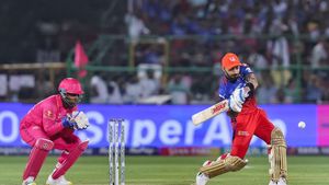 RCB vs RR: ಐಪಿಎಲ್‌ನ 8ನೇ ಶತಕ ಸಿಡಿಸಿದ ವಿರಾಟ್ ಕೊಹ್ಲಿ; ರಾಯಲ್ಸ್‌ಗೆ ಬೃಹತ್ ಗುರಿ ನೀಡಿದ ಆರ್‌ಸಿಬಿ