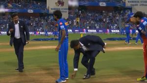 MI vs RCB: ಟಾಸ್ ಟ್ಯಾಂಪರಿಂಗ್ ಮಾಡಿದ್ರಾ ಮ್ಯಾಚ್ ರೆಫರಿ ಜಾವಗಲ್ ಶ್ರೀನಾಥ್?; ಇಲ್ಲಿದೆ ಫ್ಯಾಕ್ಟ್ ಚೆಕ್
