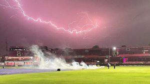 RCB vs RR ಪಂದ್ಯ ನಡೆಯಲ್ವಾ?; ಜೈಪುರದಲ್ಲಿ ಗುಡುಗು ಸಹಿತ ಮಳೆ; ಶನಿವಾರದ ಹವಾಮಾನ ವರದಿ ಹೇಗಿದೆ?