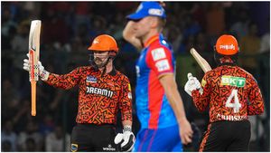 DC vs SRH: ಟ್ರಾವಿಸ್ ಹೆಡ್, ಅಭಿಷೇಕ್ ದಾಖಲೆಯ ಜೊತೆಯಾಟ: ಡೆಲ್ಲಿ ಗೆಲುವಿಗೆ ಬೃಹತ್ ಗುರಿ