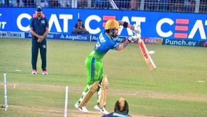 IPL 2024: ವಿರಾಟ್ ಕೊಹ್ಲಿ ವಿವಾದಾತ್ಮಕ ಔಟ್ ಬಗ್ಗೆ ಭಾರತದ ಮಾಜಿ ಆಟಗಾರರ ಅಭಿಪ್ರಾಯ