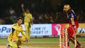RCB vs CSK: ವಿವಾದಾತ್ಮಕ ರನೌಟ್‌ಗೆ ಫಾಫ್ ಡು ಪ್ಲೆಸಿಸ್ ಬಲಿ; ಅಂಪೈರ್‌ ನಿರ್ಧಾರಕ್ಕೆ ಫ್ಯಾನ್ಸ್‌ ಕಿಡಿ