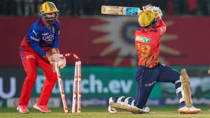 IPL 2024: ವಿರಾಟ್ ಕೊಹ್ಲಿ ದಾಖಲೆ ಆಟಕ್ಕೆ ಪ್ಲೇಆಫ್ ರೇಸ್‌ನಲ್ಲಿ ಉಳಿದ ಆರ್‌ಸಿಬಿ, ಹೊರಬಿದ್ದ ಪಂಜಾಬ್ ಕಿಂಗ್ಸ್!