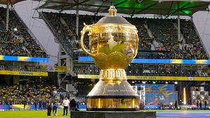 IPL 2024: ಐಪಿಎಲ್‌ ಟ್ರೋಫಿ ಮೇಲೆ ಬರೆದಿರುವ ಸಾಲು, ಬೆಲೆ, ತೂಕದ ಬಗ್ಗೆ ಸಂಪೂರ್ಣ ಮಾಹಿತಿ!