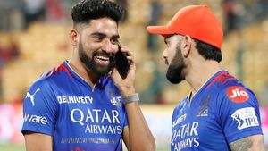 RCB vs DC: ಡ್ರೆಸಿಂಗ್‌ ರೂಮ್‌ನಲ್ಲಿ ಕೊಹ್ಲಿ-ಸಿರಾಜ್‌ ಸಂಭಾಷಣೆ ವಿಡಿಯೋ ವೈರಲ್‌