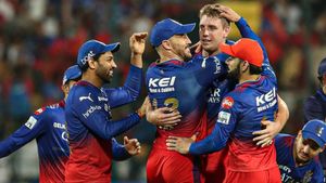 IPL 2024: ಹೊಸ ಅಧ್ಯಾಯದಲ್ಲಿ ಸತತ 5ನೇ ಗೆಲುವು ಕಂಡ ಆರ್‌ಸಿಬಿ; ಪ್ಲೇ ಆಫ್‌ ರೇಸ್‌ನಿಂದ ಡೆಲ್ಲಿ ಔಟ್‌!