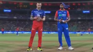 RCB vs DC IPL 2024: ಆರ್‌ಸಿಬಿ- ಡೆಲ್ಲಿ ನಡುವೆ ಮೆಗಾಫೈಟ್‌; ಟಾಸ್‌ ವರದಿ, ಆಡುವ 11ರ ಬಳಗ