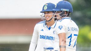 IND-W vs SA-W: ಮಹಿಳಾ ಟೆಸ್ಟ್ ಕ್ರಿಕೆಟ್‌ನಲ್ಲಿ ದ್ವಿಶತಕ ಸಿಡಿಸಿ ದಾಖಲೆ ಬರೆದ ಶಫಾಲಿ; ಮುಂದುವರೆದ ಮಂಧಾನ ದರ್ಬಾರ್