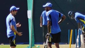 IND vs SL: ಅಭ್ಯಾಸದ ವೇಳೆ ಗೌತಮ್ ಗಂಭೀರ್ ಜೊತೆ ಹಾರ್ದಿಕ್ ಪಾಂಡ್ಯ ; ವಿಡಿಯೋ ವೈರಲ್‌!