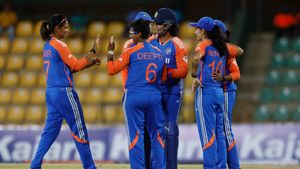 Womens Asia Cup 2024: ಭಾರತ ವನಿತೆಯರ ಉರಿ ಬೌಲಿಂಗ್‌ ದಾಳಿಗೆ ಬೆಚ್ಚಿದ ಪಾಕಿಸ್ತಾನ; ಕೌರ್‌ ಪಡೆಗೆ ಸುಲಭ ಗುರಿ!