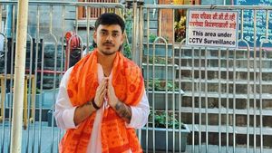 ಜನ್ಮದಿನದಂದು ಸಾಯಿಬಾಬಾ ಆಶೀರ್ವಾದ ಪಡೆದ ಇಶಾನ್ ಕಿಶನ್; ವಿಕೆಟ್-ಕೀಪರ್ ವಯಸ್ಸು ಎಷ್ಟು?