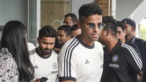 IND vs SL: ಶ್ರೀಲಂಕಾ ಪ್ರವಾಸಕ್ಕೆ ಹೊರಟ ಭಾರತ ತಂಡ; ಹೊಸ ಬ್ಯಾಟಿಂಗ್‌ ಕೋಚ್‌ ಜೊತೆ‌ ಆಟಗಾರರು!