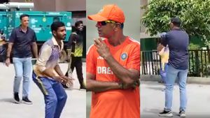 NCA ಗ್ರೌಂಡ್‌ ಸ್ಟಾಫ್‌ ಜೊತೆಗೆ ಕ್ರಿಕೆಟ್‌ ಆಡಿದ ರಾಹುಲ್‌ ದ್ರಾವಿಡ್‌: ವಿಡಿಯೋ ವೈರಲ್‌