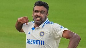 Ravichandran Ashwin: ಧೋನಿ-ಕೊಹ್ಲಿ ನಾಯಕತ್ವದಲ್ಲಿ ಆಲ್‌ರೌಂಡರ್ ಅಶ್ವಿನ್ 2 ದಾಖಲೆಗಳು